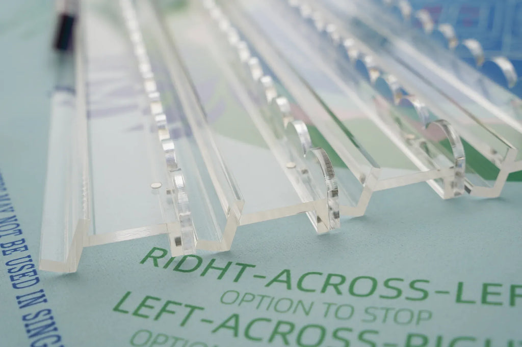 20" Clear Scalloped Acrylic Racks (4-Pack)